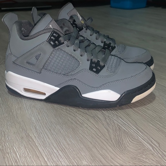 Jordan 4 - Picture 2 of 6